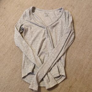 American Eagle Outfitters Light Gray Long Sleeve Tee